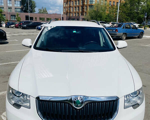 Белый Шкода Суперб, объемом двигателя 1.8 л и пробегом 216 тыс. км за 9499 $, фото 1 на Automoto.ua