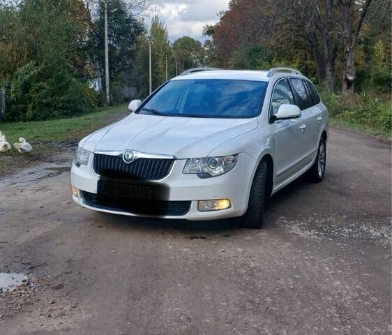 Белый Шкода Суперб, объемом двигателя 2 л и пробегом 280 тыс. км за 10700 $, фото 1 на Automoto.ua