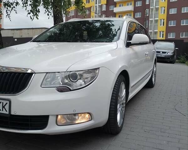 Білий Шкода Суперб, об'ємом двигуна 2 л та пробігом 275 тис. км за 12100 $, фото 1 на Automoto.ua