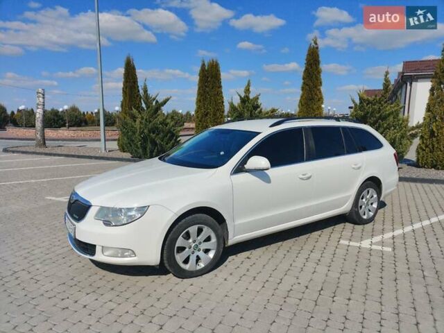 Белый Шкода Суперб, объемом двигателя 1.6 л и пробегом 291 тыс. км за 9500 $, фото 1 на Automoto.ua