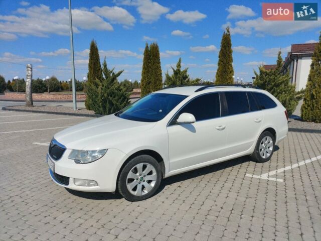 Белый Шкода Суперб, объемом двигателя 1.6 л и пробегом 298 тыс. км за 9200 $, фото 1 на Automoto.ua