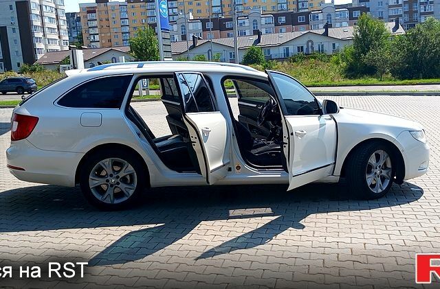 Білий Шкода Суперб, об'ємом двигуна 2 л та пробігом 300 тис. км за 12000 $, фото 1 на Automoto.ua