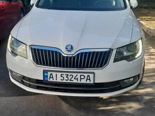 Белый Шкода Суперб, объемом двигателя 1.97 л и пробегом 350 тыс. км за 10700 $, фото 1 на Automoto.ua