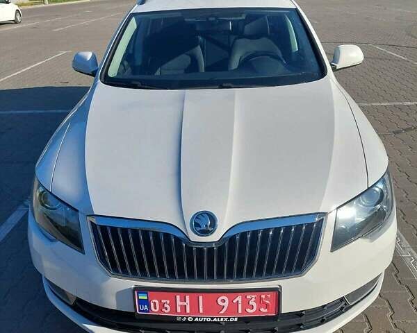 Білий Шкода Суперб, об'ємом двигуна 2 л та пробігом 273 тис. км за 12800 $, фото 1 на Automoto.ua