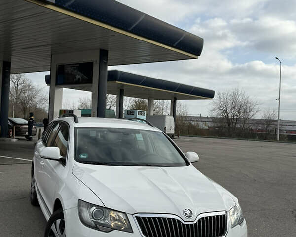 Білий Шкода Суперб, об'ємом двигуна 2 л та пробігом 195 тис. км за 13500 $, фото 1 на Automoto.ua