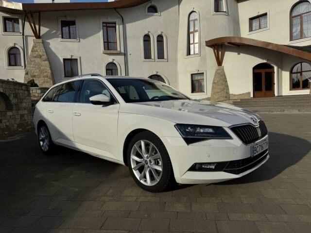 Белый Шкода Суперб, объемом двигателя 1.6 л и пробегом 235 тыс. км за 14200 $, фото 1 на Automoto.ua