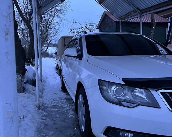 Белый Шкода Суперб, объемом двигателя 2 л и пробегом 180 тыс. км за 13200 $, фото 1 на Automoto.ua