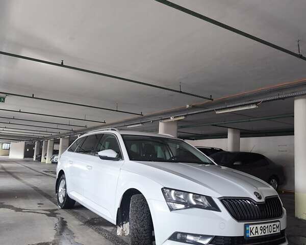 Белый Шкода Суперб, объемом двигателя 1.8 л и пробегом 189 тыс. км за 15200 $, фото 1 на Automoto.ua