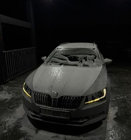 Білий Шкода Суперб, об'ємом двигуна 1.6 л та пробігом 306 тис. км за 12000 $, фото 1 на Automoto.ua