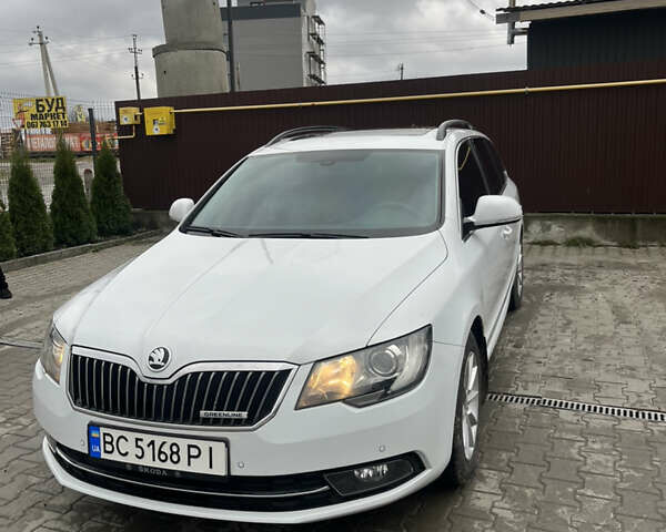 Белый Шкода Суперб, объемом двигателя 1.6 л и пробегом 223 тыс. км за 11200 $, фото 1 на Automoto.ua