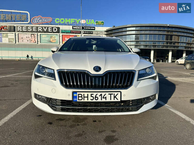 Белый Шкода Суперб, объемом двигателя 1.97 л и пробегом 206 тыс. км за 16850 $, фото 1 на Automoto.ua
