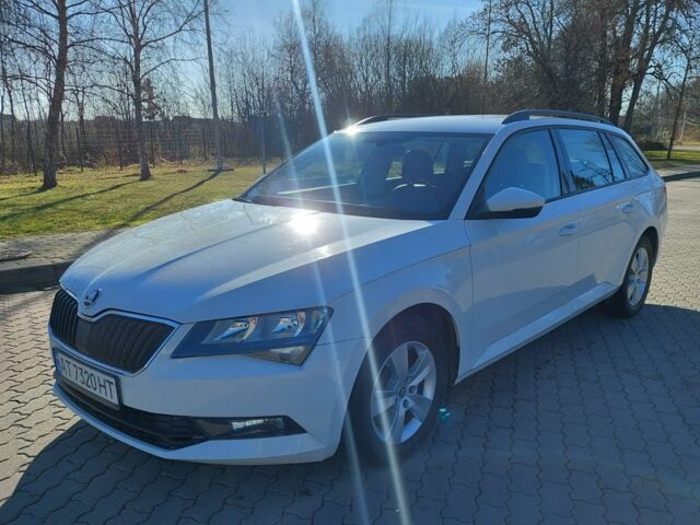 Білий Шкода Суперб, об'ємом двигуна 1.6 л та пробігом 200 тис. км за 12800 $, фото 1 на Automoto.ua