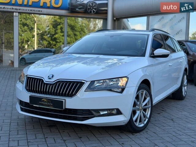 Белый Шкода Суперб, объемом двигателя 1.8 л и пробегом 137 тыс. км за 15300 $, фото 1 на Automoto.ua