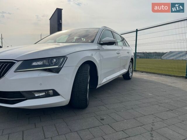 Білий Шкода Суперб, об'ємом двигуна 2 л та пробігом 311 тис. км за 16700 $, фото 1 на Automoto.ua