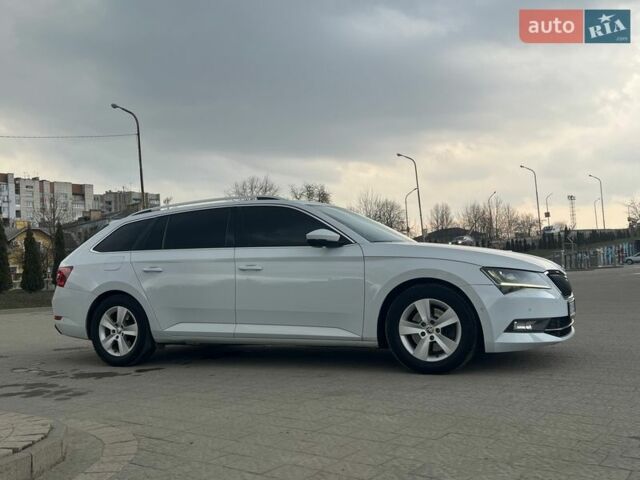 Белый Шкода Суперб, объемом двигателя 1.97 л и пробегом 225 тыс. км за 15899 $, фото 1 на Automoto.ua