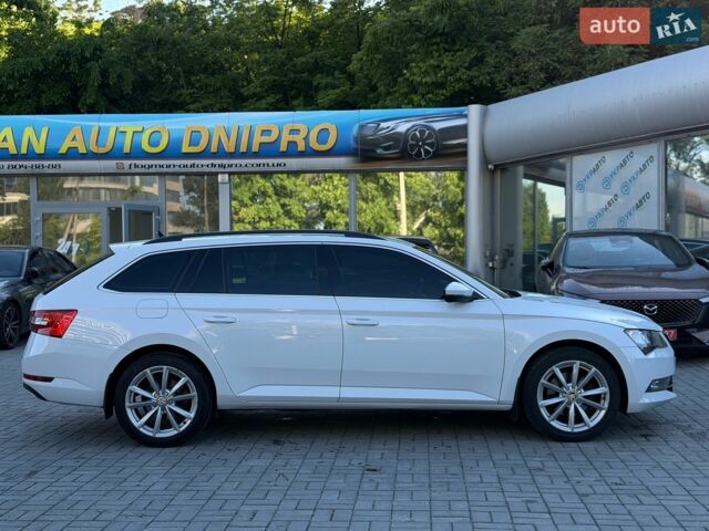 Белый Шкода Суперб, объемом двигателя 1.8 л и пробегом 137 тыс. км за 15500 $, фото 1 на Automoto.ua