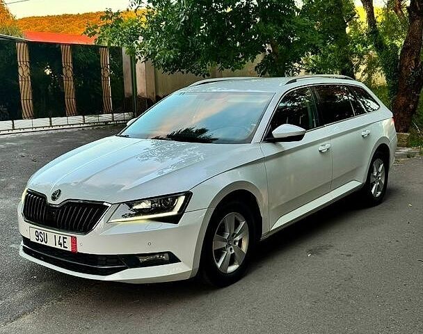 Белый Шкода Суперб, объемом двигателя 1.6 л и пробегом 230 тыс. км за 11300 $, фото 1 на Automoto.ua