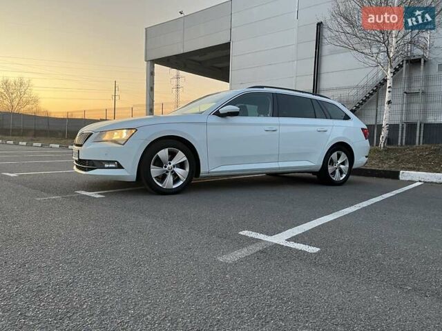 Белый Шкода Суперб, объемом двигателя 2 л и пробегом 238 тыс. км за 15950 $, фото 1 на Automoto.ua