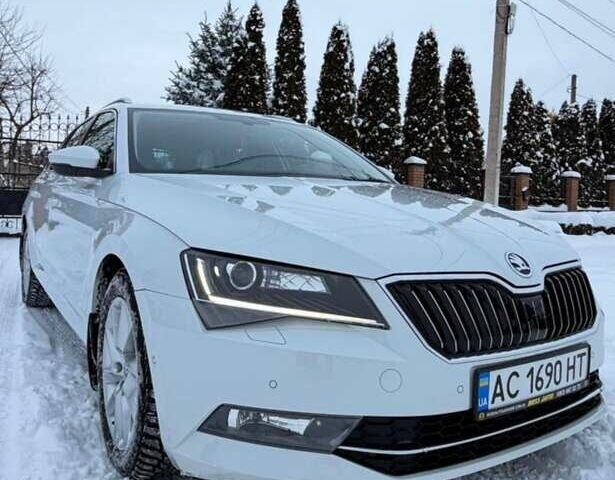 Белый Шкода Суперб, объемом двигателя 1.97 л и пробегом 120 тыс. км за 23000 $, фото 1 на Automoto.ua
