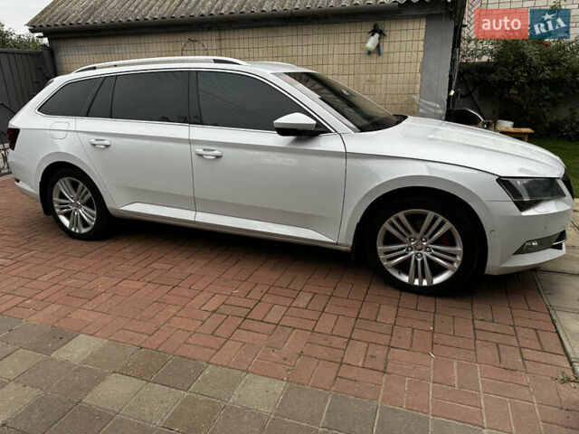 Білий Шкода Суперб, об'ємом двигуна 1.97 л та пробігом 293 тис. км за 18500 $, фото 1 на Automoto.ua