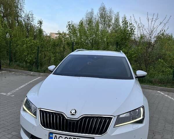 Белый Шкода Суперб, объемом двигателя 1.97 л и пробегом 319 тыс. км за 14690 $, фото 1 на Automoto.ua