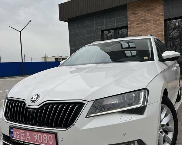 Білий Шкода Суперб, об'ємом двигуна 2 л та пробігом 173 тис. км за 20950 $, фото 1 на Automoto.ua