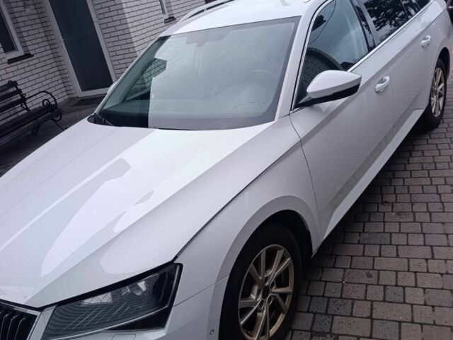 Білий Шкода Суперб, об'ємом двигуна 2 л та пробігом 220 тис. км за 18800 $, фото 1 на Automoto.ua