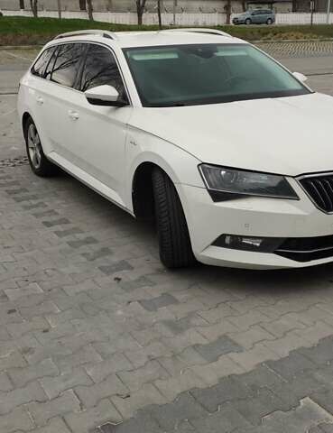 Белый Шкода Суперб, объемом двигателя 1.97 л и пробегом 232 тыс. км за 17500 $, фото 1 на Automoto.ua