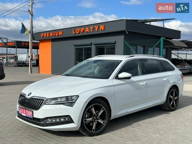 Белый Шкода Суперб, объемом двигателя 1.97 л и пробегом 235 тыс. км за 20817 $, фото 1 на Automoto.ua
