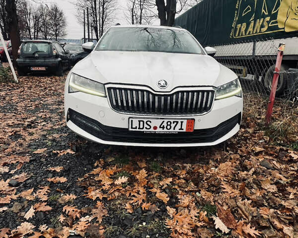 Білий Шкода Суперб, об'ємом двигуна 1.97 л та пробігом 176 тис. км за 28277 $, фото 1 на Automoto.ua