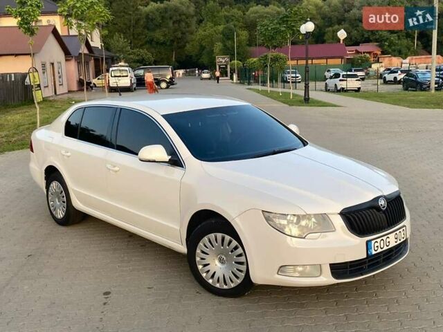 Белый Шкода Суперб, объемом двигателя 1.9 л и пробегом 300 тыс. км за 3800 $, фото 1 на Automoto.ua