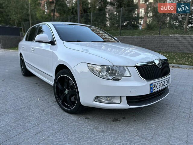 Білий Шкода Суперб, об'ємом двигуна 1.8 л та пробігом 220 тис. км за 7600 $, фото 1 на Automoto.ua