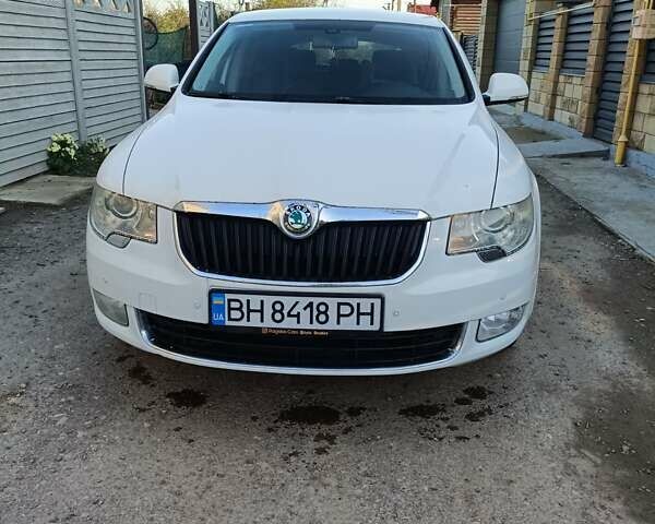 Белый Шкода Суперб, объемом двигателя 1.8 л и пробегом 247 тыс. км за 8500 $, фото 1 на Automoto.ua