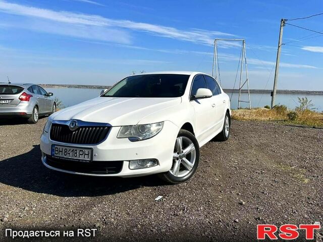 Белый Шкода Суперб, объемом двигателя 1.8 л и пробегом 238 тыс. км за 8500 $, фото 1 на Automoto.ua