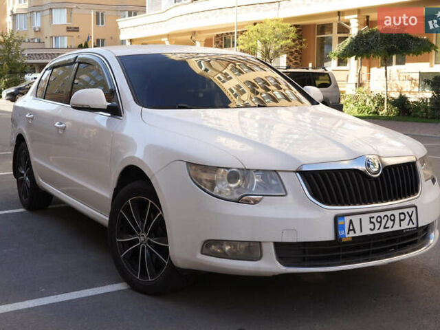 Білий Шкода Суперб, об'ємом двигуна 1.8 л та пробігом 285 тис. км за 8200 $, фото 1 на Automoto.ua