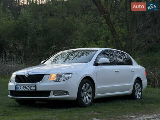 Белый Шкода Суперб, объемом двигателя 1.97 л и пробегом 320 тыс. км за 9450 $, фото 1 на Automoto.ua
