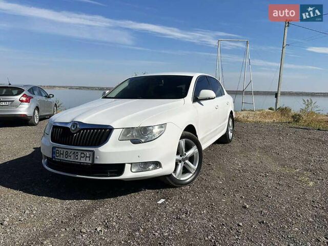 Белый Шкода Суперб, объемом двигателя 1.8 л и пробегом 238 тыс. км за 8500 $, фото 1 на Automoto.ua