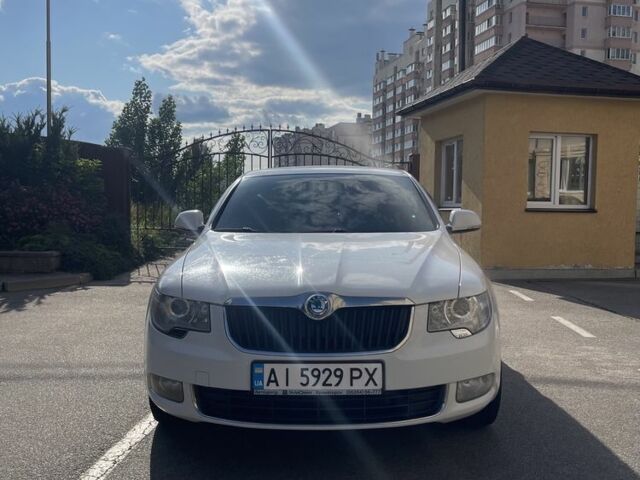 Білий Шкода Суперб, об'ємом двигуна 1.8 л та пробігом 283 тис. км за 7999 $, фото 1 на Automoto.ua