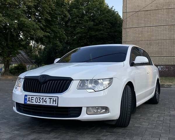 Білий Шкода Суперб, об'ємом двигуна 1.8 л та пробігом 162 тис. км за 10200 $, фото 1 на Automoto.ua