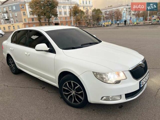 Белый Шкода Суперб, объемом двигателя 1.8 л и пробегом 241 тыс. км за 7100 $, фото 1 на Automoto.ua
