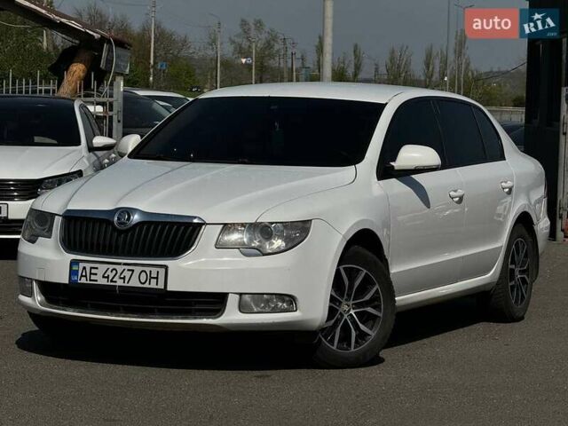 Белый Шкода Суперб, объемом двигателя 1.78 л и пробегом 220 тыс. км за 8200 $, фото 1 на Automoto.ua