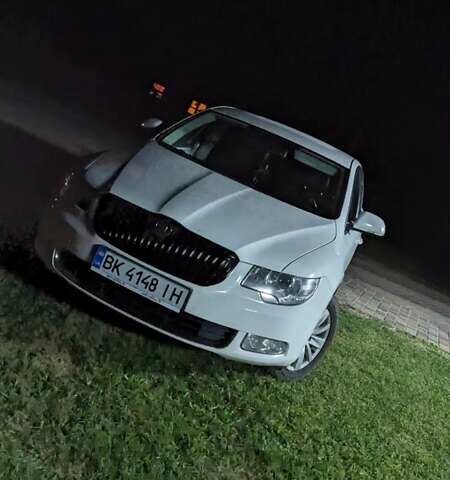 Шкода Суперб 2011 у Заречном на Automoto.ua Білий Шкода Суперб, об'ємом двигуна 2 л та пробігом 380 тис. км за 9500 $, фото 1 на Automoto.ua