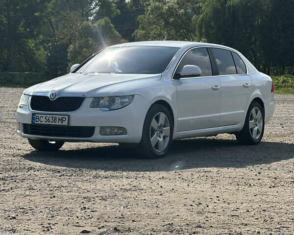 Білий Шкода Суперб, об'ємом двигуна 1.6 л та пробігом 339 тис. км за 6400 $, фото 1 на Automoto.ua
