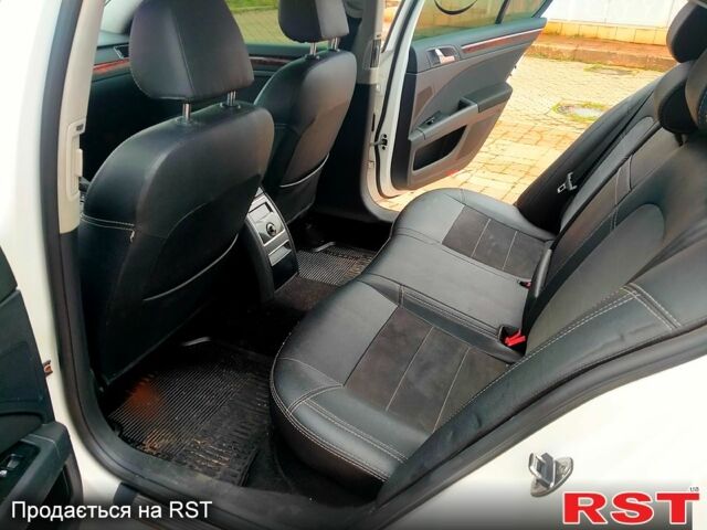 Белый Шкода Суперб, объемом двигателя 1.8 л и пробегом 230 тыс. км за 7900 $, фото 1 на Automoto.ua
