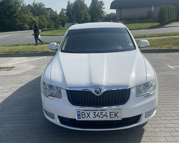 Білий Шкода Суперб, об'ємом двигуна 1.6 л та пробігом 300 тис. км за 7500 $, фото 1 на Automoto.ua