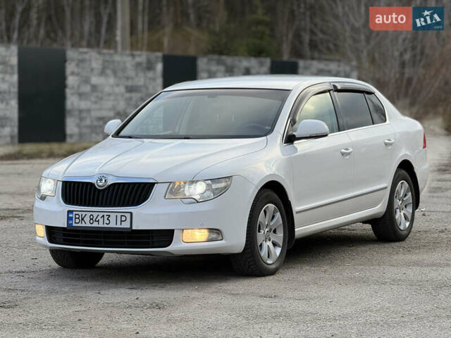 Білий Шкода Суперб, об'ємом двигуна 1.97 л та пробігом 280 тис. км за 12000 $, фото 1 на Automoto.ua