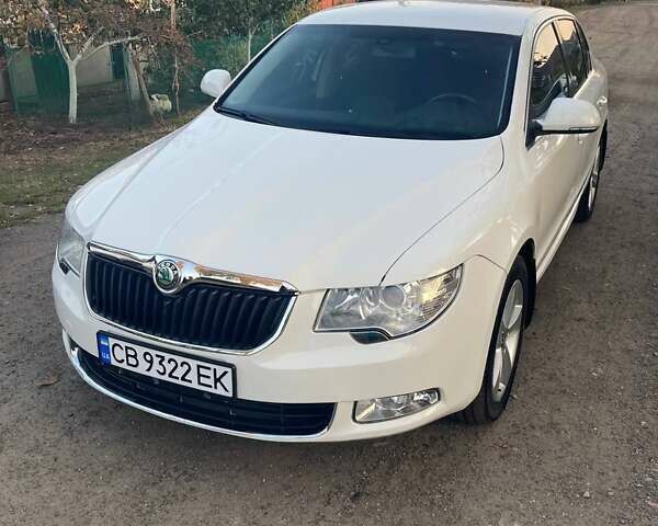 Белый Шкода Суперб, объемом двигателя 1.8 л и пробегом 184 тыс. км за 7800 $, фото 1 на Automoto.ua