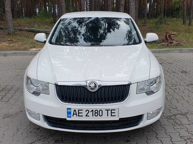Белый Шкода Суперб, объемом двигателя 1.8 л и пробегом 287 тыс. км за 8500 $, фото 1 на Automoto.ua
