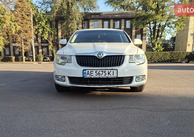 Белый Шкода Суперб, объемом двигателя 1.78 л и пробегом 179 тыс. км за 9500 $, фото 1 на Automoto.ua