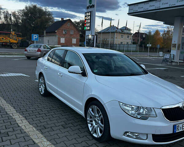 Шкода Суперб 2013 у Чернівцях на Automoto.ua Білий Шкода Суперб, об'ємом двигуна 1.8 л та пробігом 170 тис. км за 11800 $, фото 1 на Automoto.ua